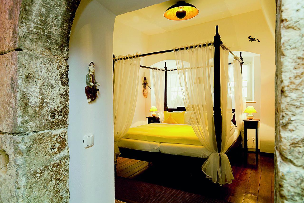 Restaurant Dicker Mann Hotel Zum Blauen Krebs 레겐스부르크 외부 사진