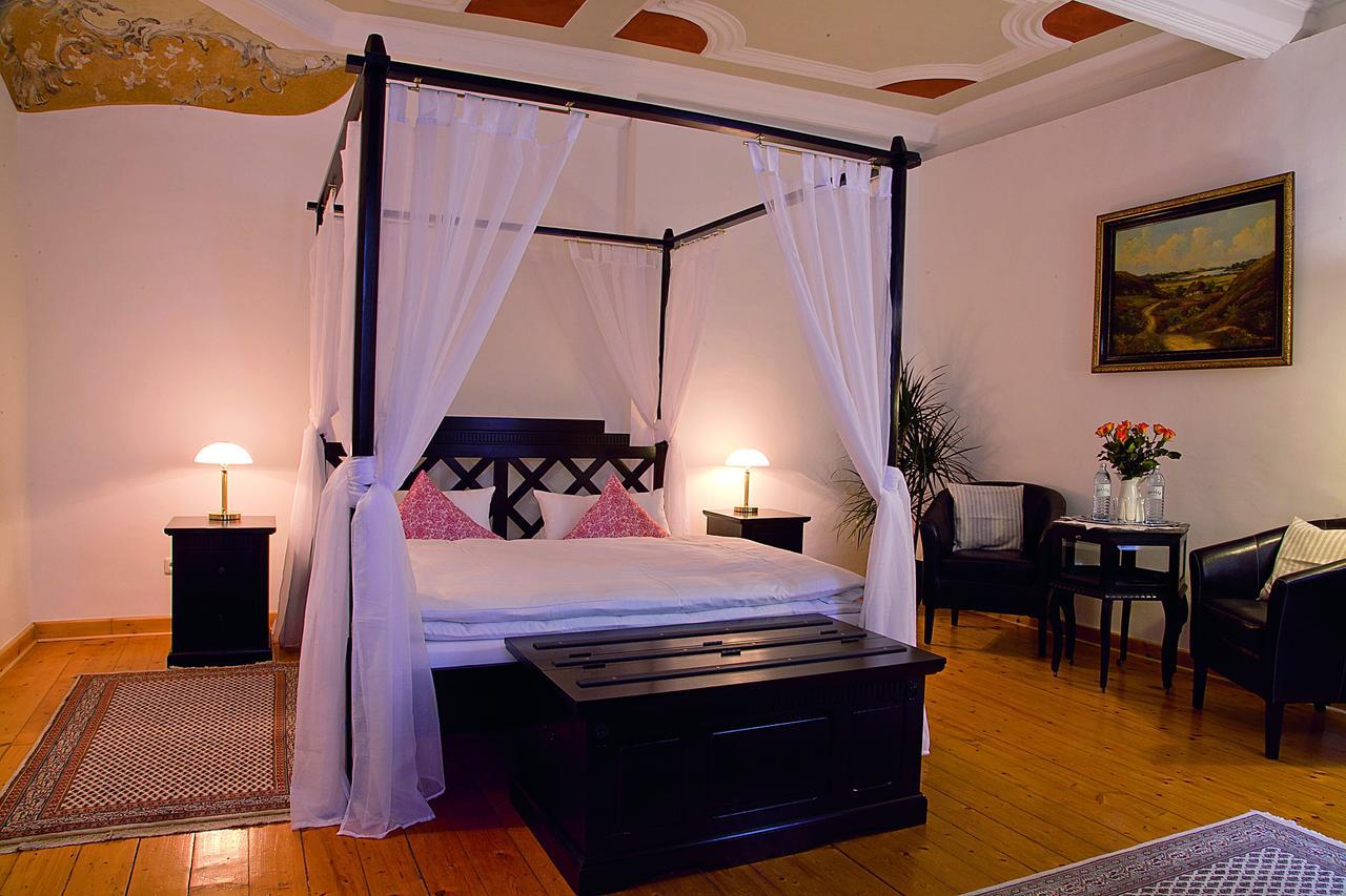 Restaurant Dicker Mann Hotel Zum Blauen Krebs 레겐스부르크 외부 사진