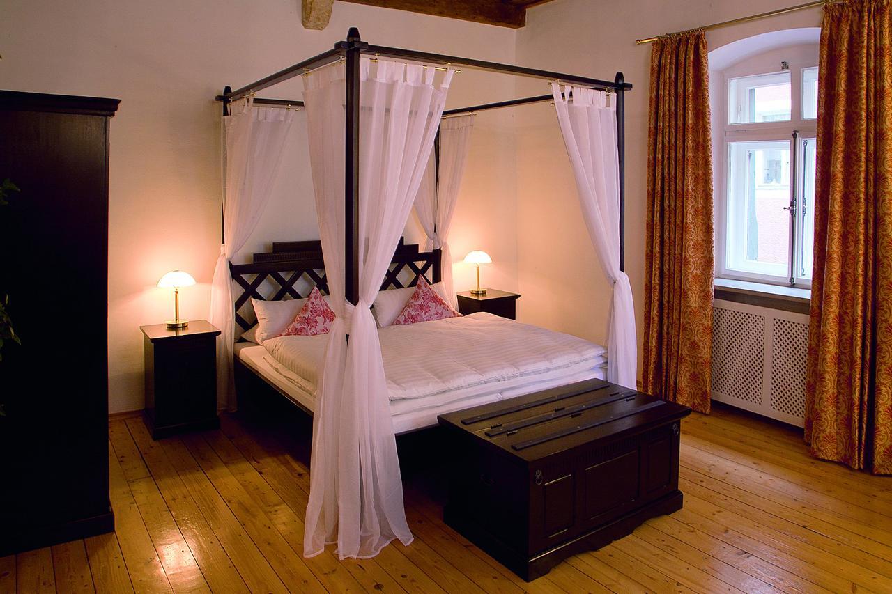 Restaurant Dicker Mann Hotel Zum Blauen Krebs 레겐스부르크 외부 사진