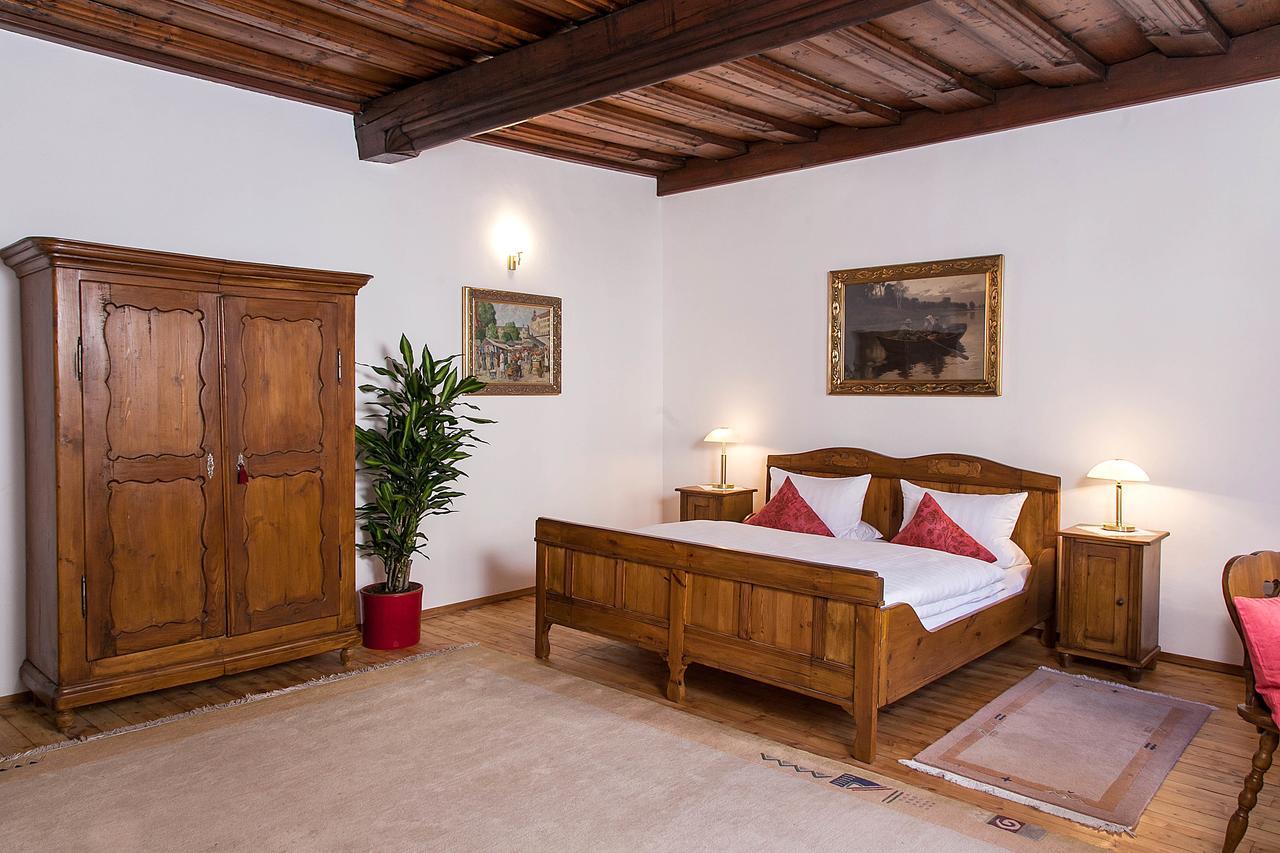 Restaurant Dicker Mann Hotel Zum Blauen Krebs 레겐스부르크 외부 사진