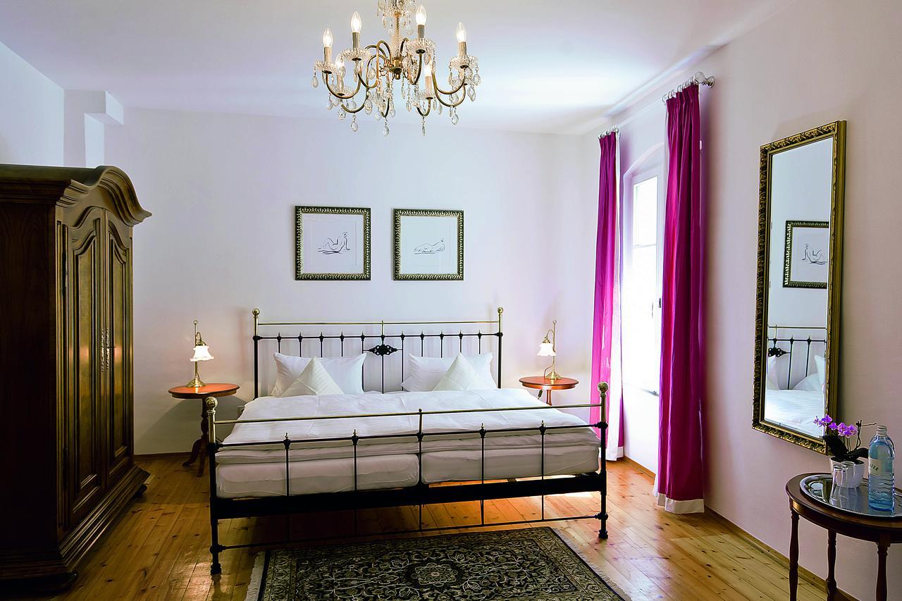 Restaurant Dicker Mann Hotel Zum Blauen Krebs 레겐스부르크 외부 사진